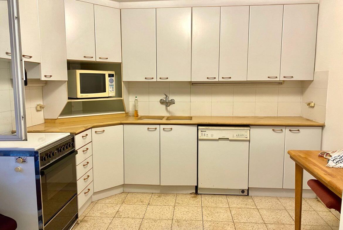 white kitchen